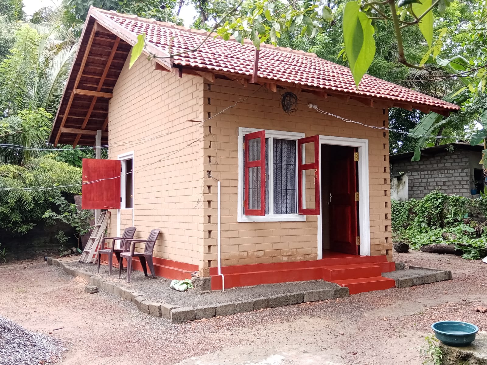 One roomed CSEB Hous built with the opetion to expand. This can be used as a guard house